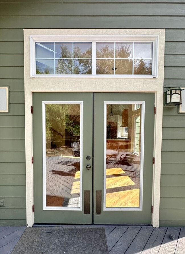 221 Russell Ln