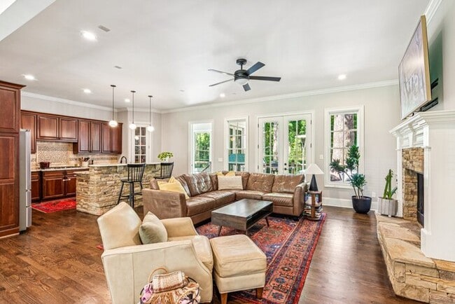 Photo - 1093 Country Ln NE