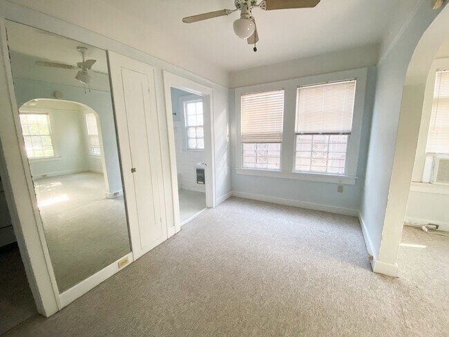 Building Photo - 1BD/1BA on Audubon Park, with Off street p... Unit 2