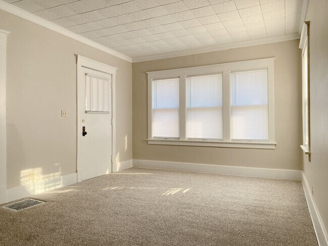 Photo - 2436 Laurel Ave N