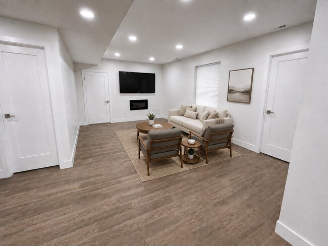 3625 E Bluebell Dr