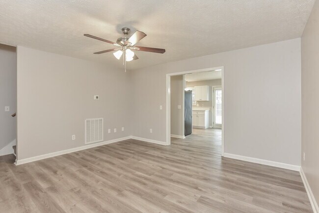 Photo - 1995 Bolden Dr