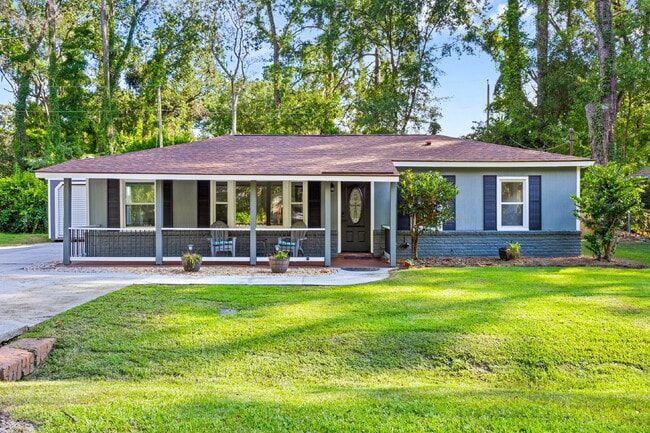 Building Photo - 3 bed 1 bath ranch with large storage/workshop building