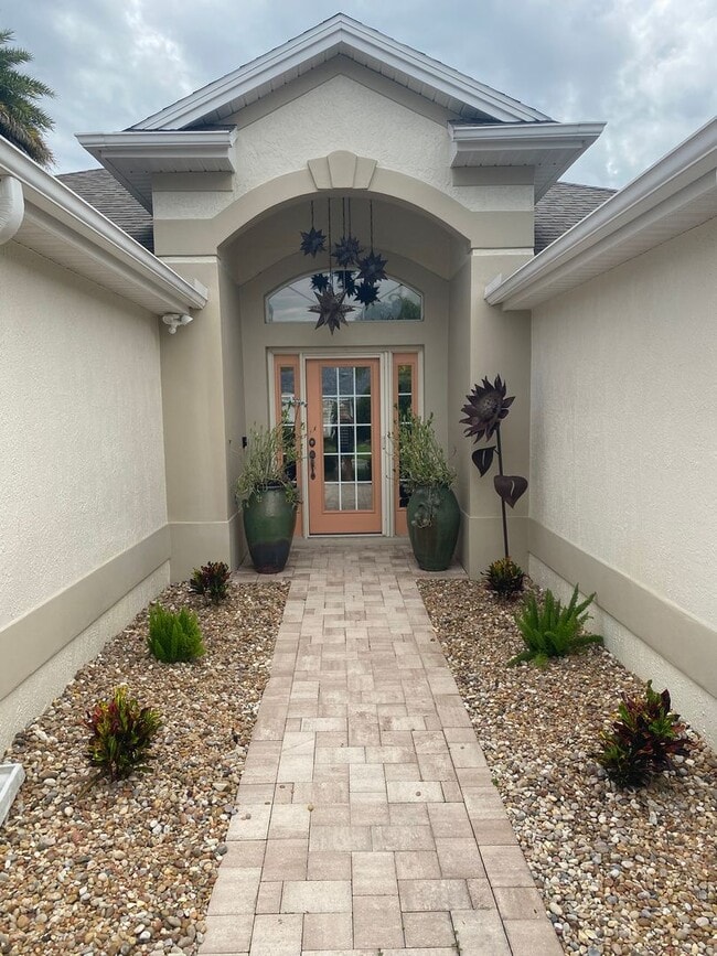 Photo - 733 Winifred Way