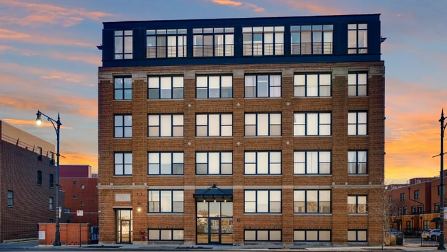 Photo - 2911 N Western Ave Unit Apt 301