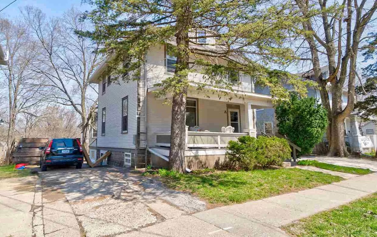 Photo - 1112 Muscatine Ave (Iowa City, IA)