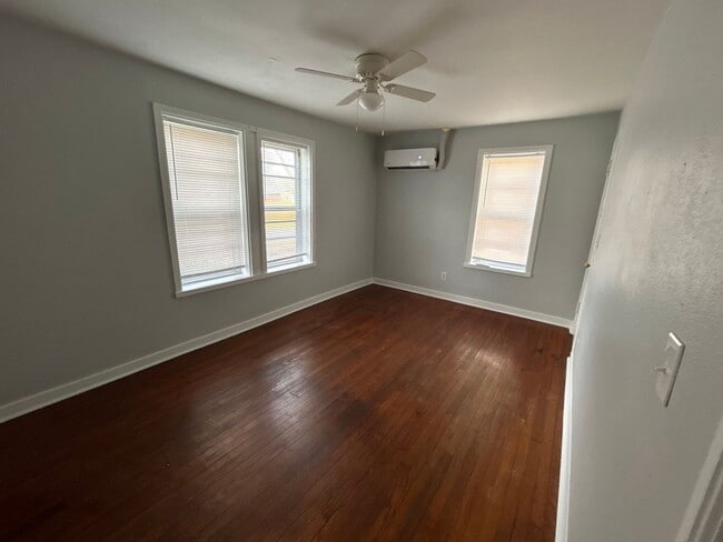 Photo - 406 E 10th St