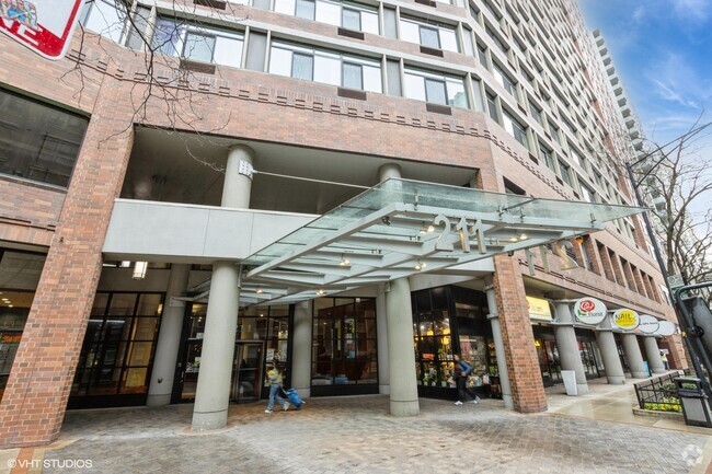Building Photo - 211 E Ohio St Unit 2703 Rental