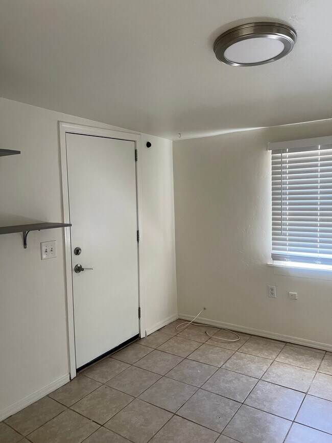 Photo - 826 E Lee St