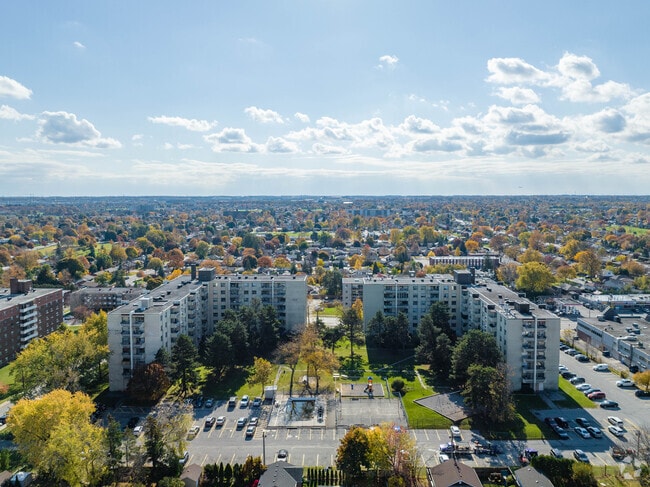 Photo - Wilshire West