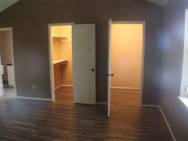 Photo - 7700 Creekbend Dr Unidad 33