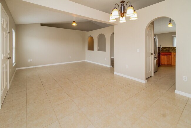 Photo - 816 Jarnac Dr