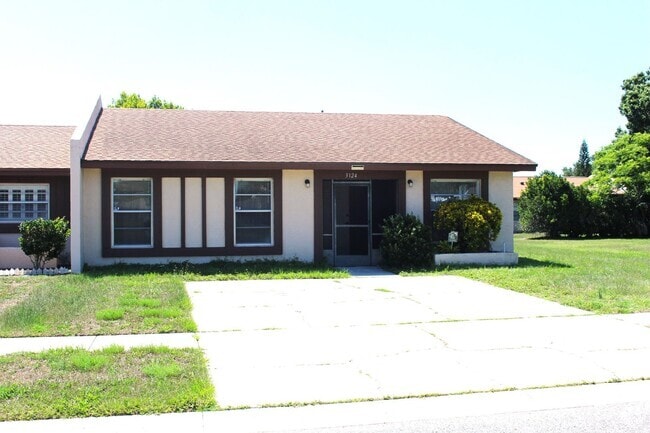 Building Photo - Lovely Home Available in the Royal Manor S...