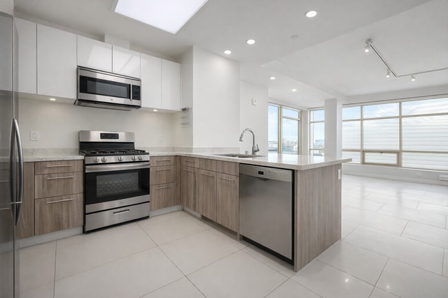 Building Photo - 1868 Van Ness Ave Unit 1868 Van Ness Ave #305