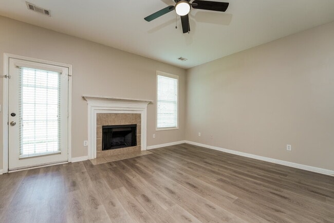 Photo - 2701 Sedgeview Ln NE