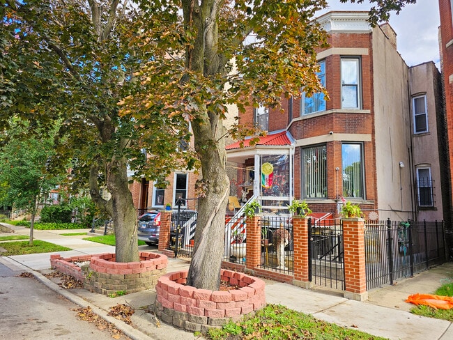Building Photo - 3643 S Hamilton Ave Unit 2