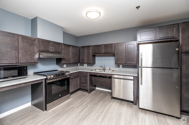 2BR, 1BA - 847SF - Kitchen - Alice Place West Burlington
