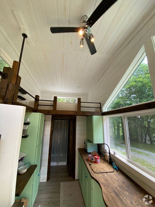 Building Photo - The tiny home of your dreams!