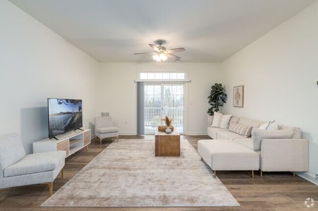3BR, 2BA - 1,372SF - Living Room