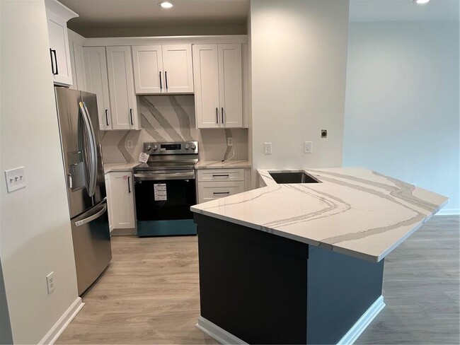 Building Photo - 821 Ralph McGill Blvd NE Unit 2211