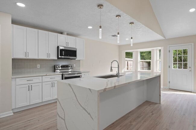 Building Photo - 335 Haymarket Ln