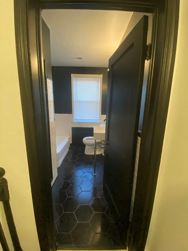 Photo - 1543 Northwick Rd Unit 2A