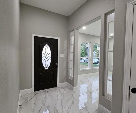 Photo - 202 E 1st N St