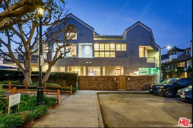 Building Photo - 4219 Roma Ct