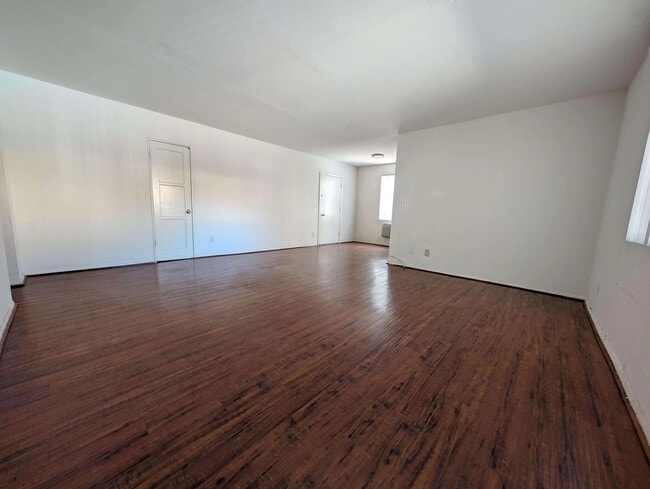 Photo - 1034 N Martel Ave Unidad 1