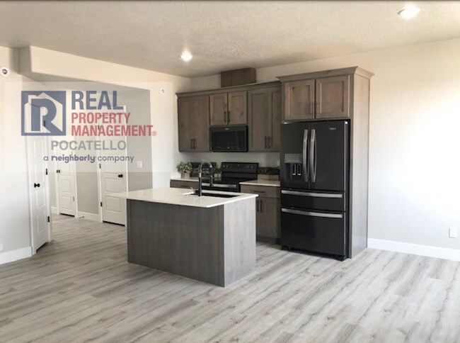 Photo - 3 Bedroom 2.5 Bath Townhome - 1 Car Garage