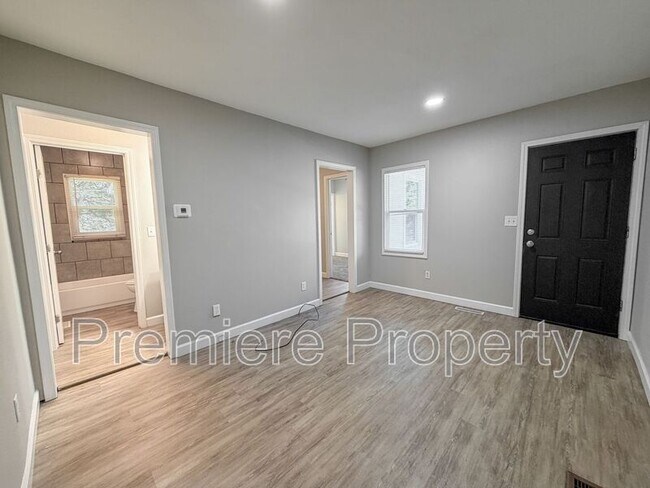 Photo - 11117 E 15th St S