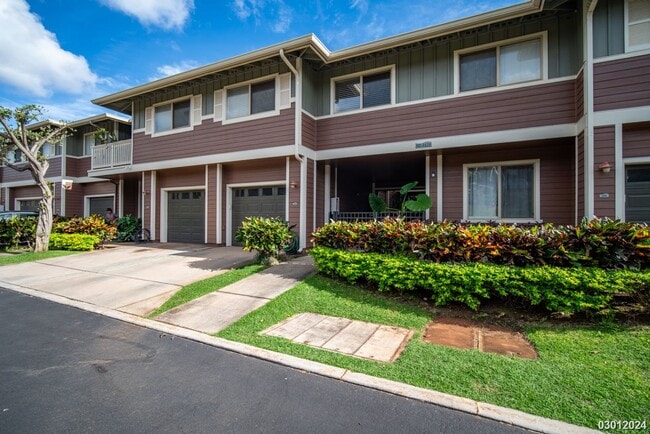Building Photo - Rarely Available 3BR/3BA/Fully fenced in b... Rental