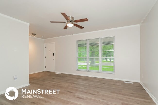 Photo - 900 Broadhurst Dr