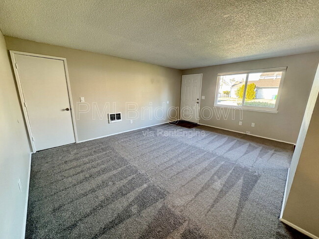 Photo - 3690 NE 8th St