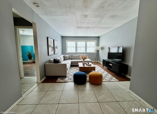 Building Photo - 65 Donna Dr Unit C4