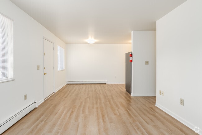 2 habitaciones, 1 baño - 768 pies cuadrados - Sala de estar - The Anna Apartments