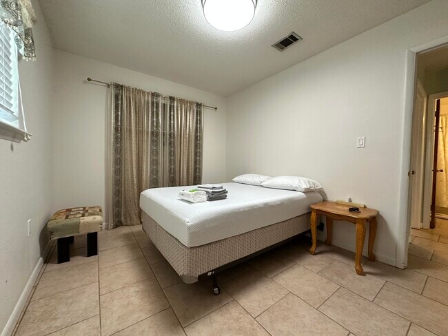 Photo - 532 Schneider Dr Unit B