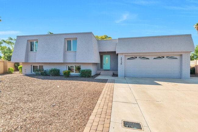 Building Photo - 1735 E La Jolla Dr