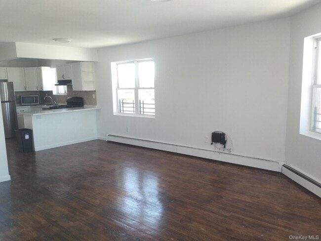 Photo - 680 Wortman Ave