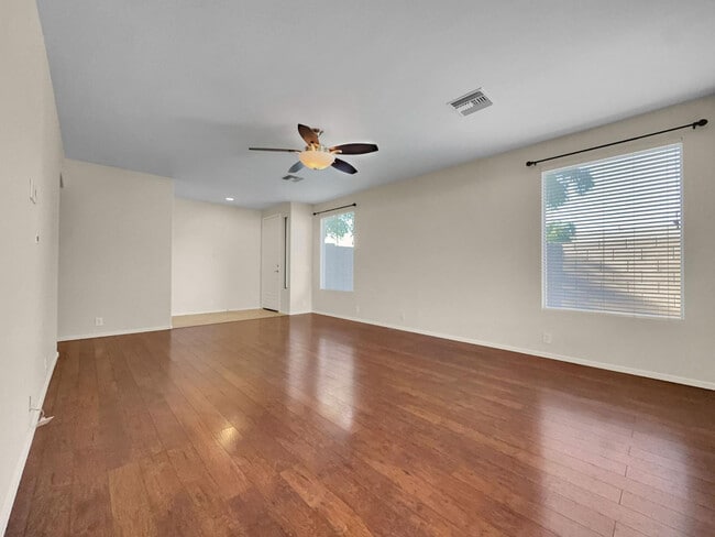 Photo - 261 N Nash Way