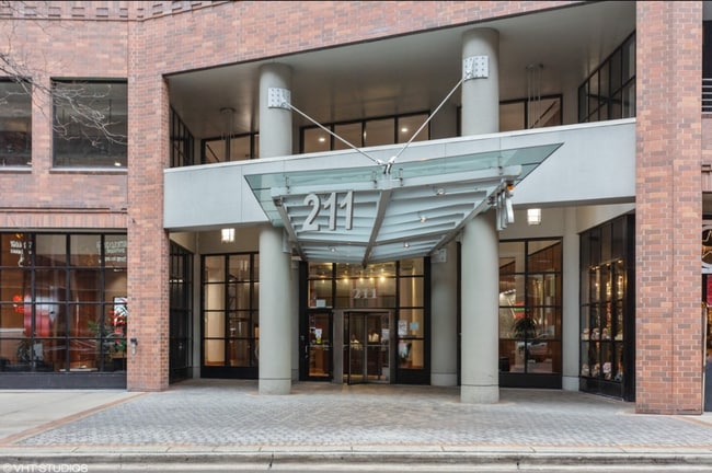 Building Photo - Streeterville Lovely 1b1b plus an Office Condo Unit 917