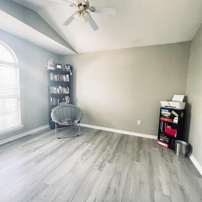 Photo - 931 Ibis Way