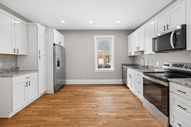 Photo - 921-923-923 E Broadway Unit 1