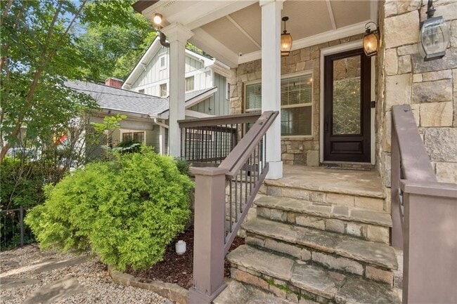 Photo - 374 Clifton Rd NE