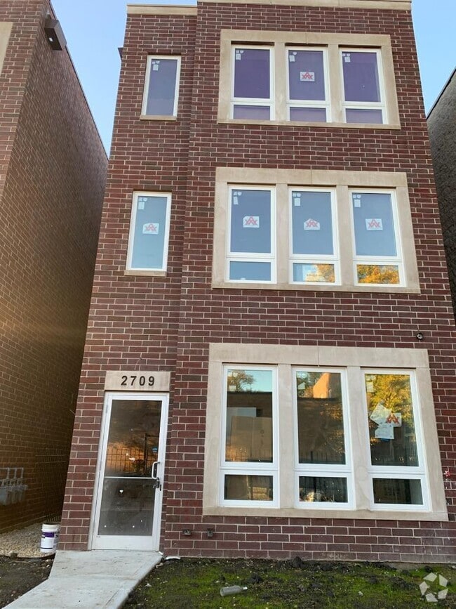 Building Photo - 2709 W Polk St Unit 3 Rental
