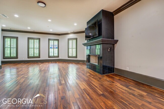 Photo - 4173 Raphael Street