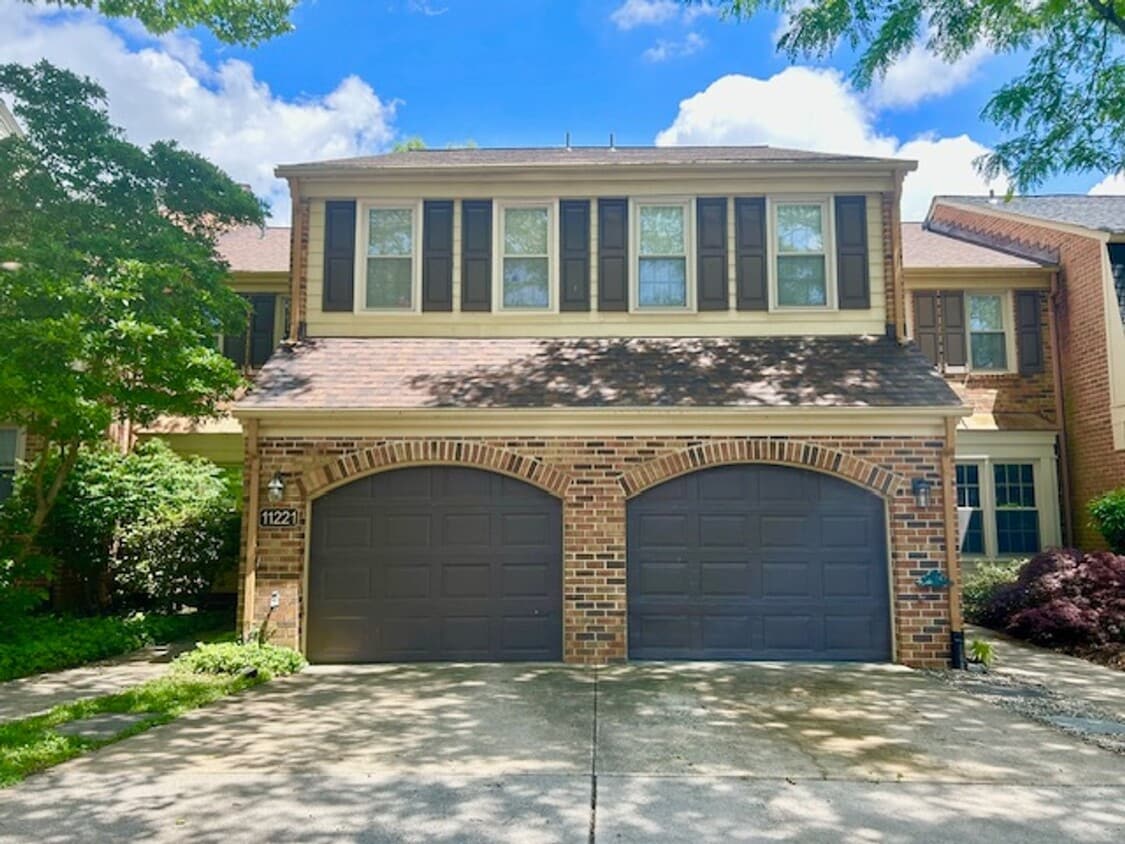 Beautiful home in North Bethesda with atta... - Beautiful home in North Bethesda with atta...