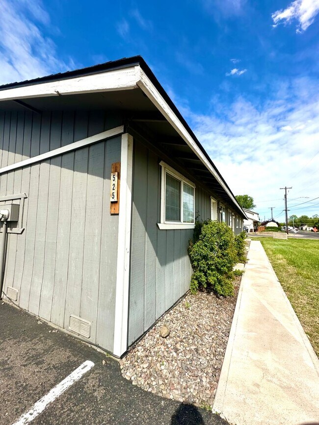 525 NW 9th St Unit 2