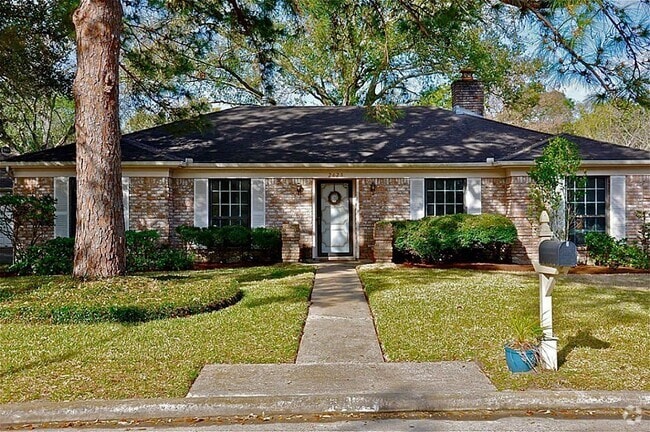 Building Photo - 2623 Pine Village Dr Rental