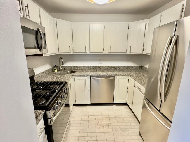 Photo - 559 W Surf St Unit 501